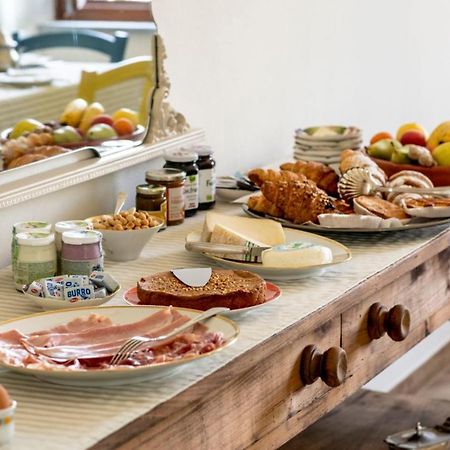 Le Vecchie Persiane - Bed & Breakfast Diano dʼAlba エクステリア 写真
