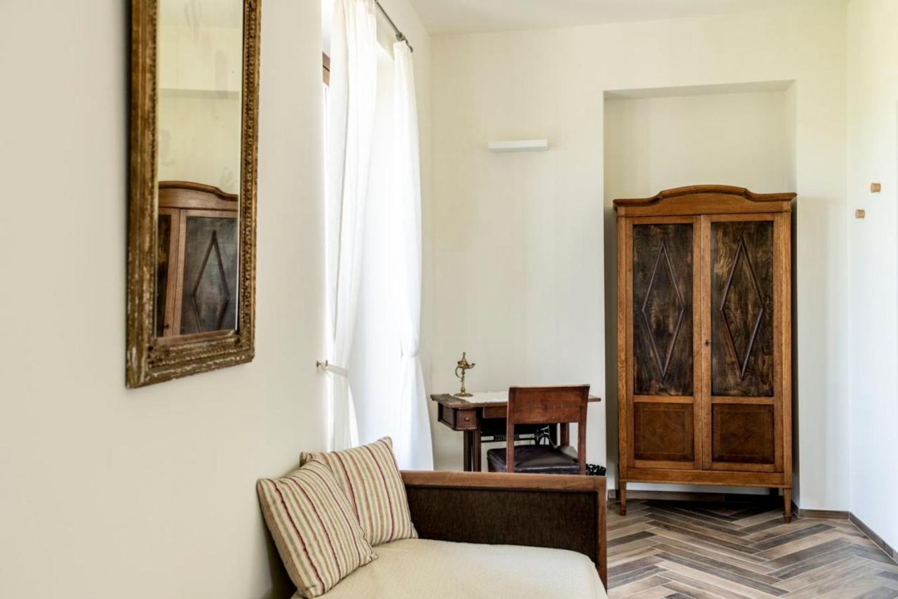 Le Vecchie Persiane - Bed & Breakfast Diano dʼAlba エクステリア 写真