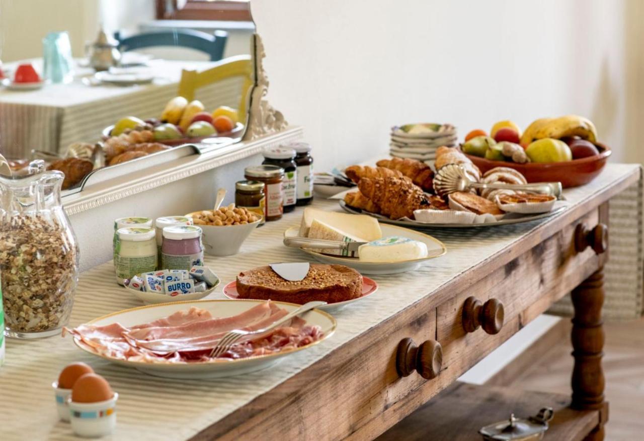 Le Vecchie Persiane - Bed & Breakfast Diano dʼAlba エクステリア 写真