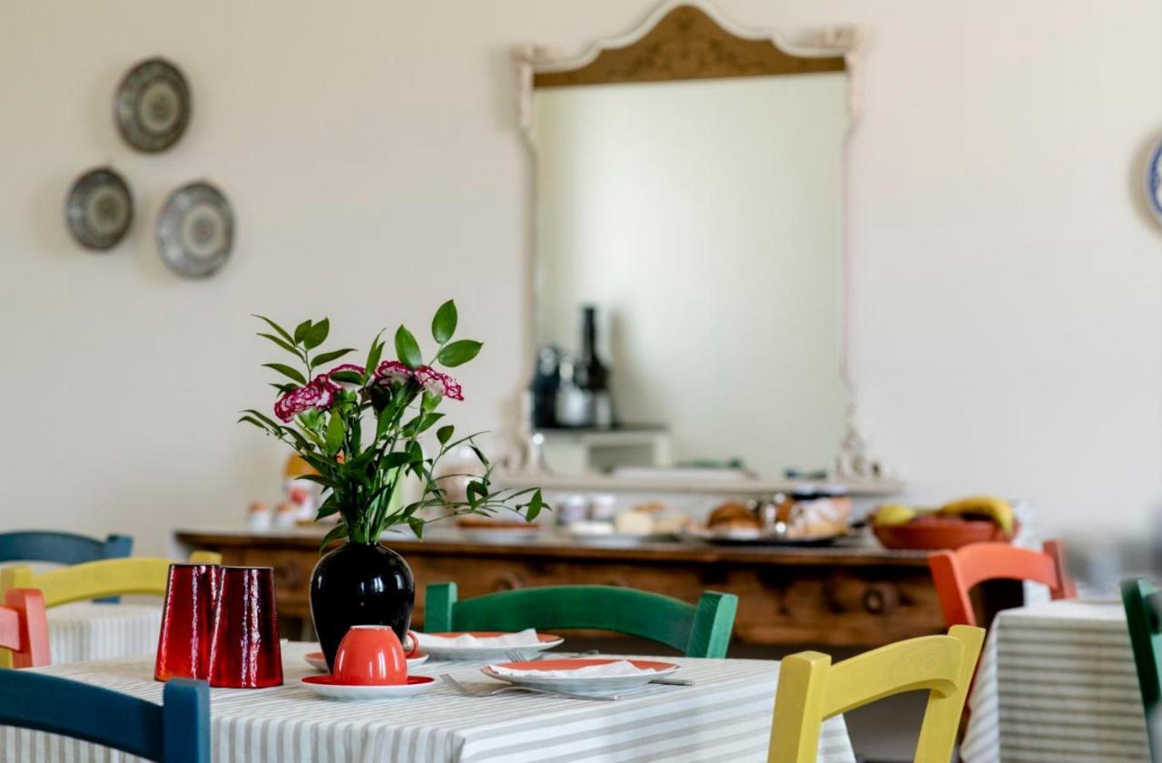 Le Vecchie Persiane - Bed & Breakfast Diano dʼAlba エクステリア 写真