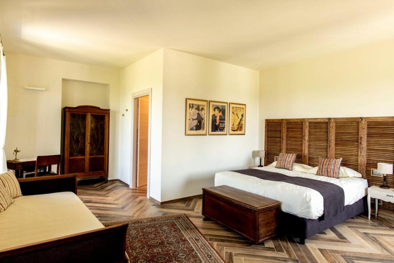 Le Vecchie Persiane - Bed & Breakfast Diano dʼAlba エクステリア 写真