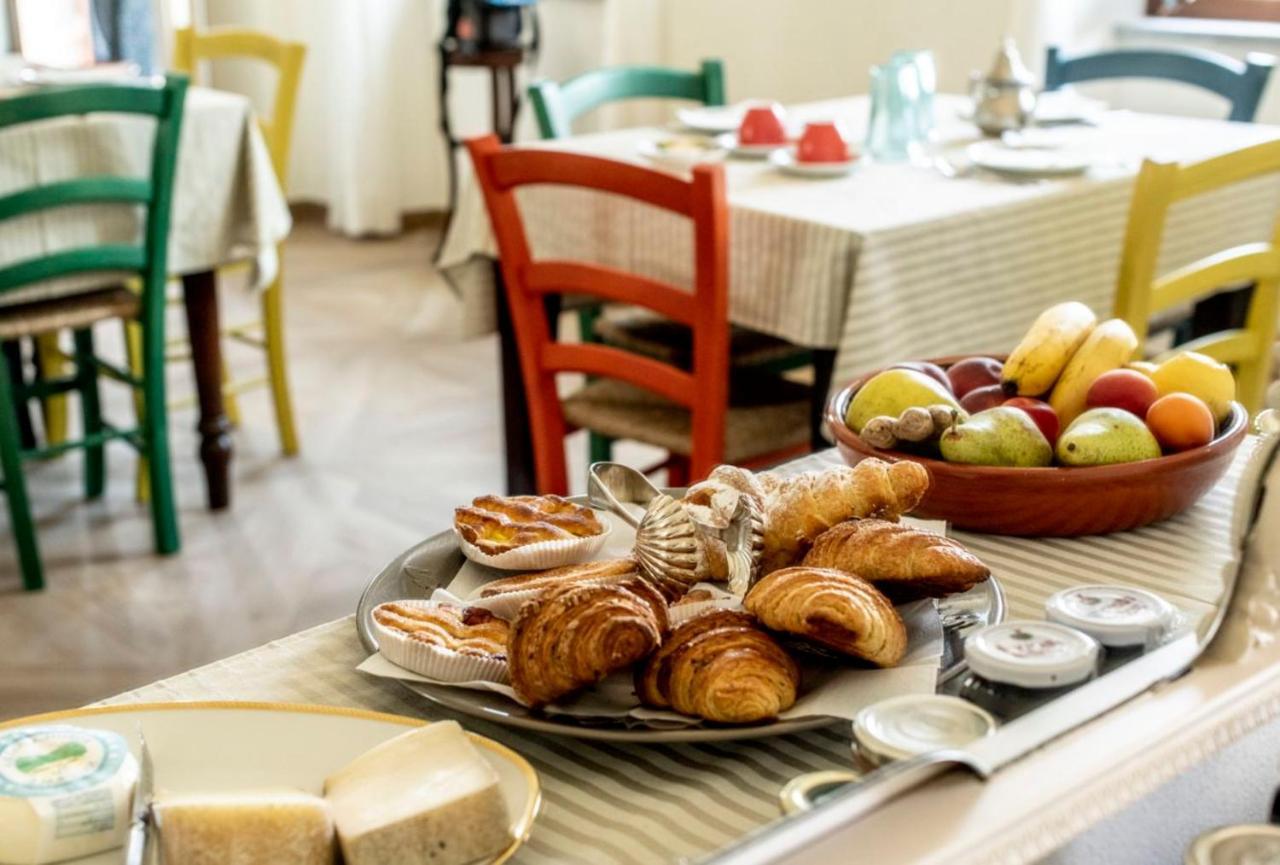 Le Vecchie Persiane - Bed & Breakfast Diano dʼAlba エクステリア 写真