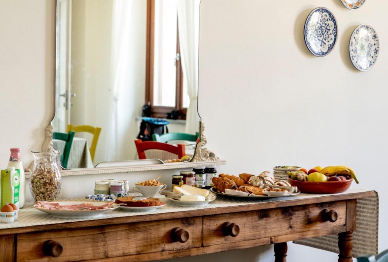 Le Vecchie Persiane - Bed & Breakfast Diano dʼAlba エクステリア 写真