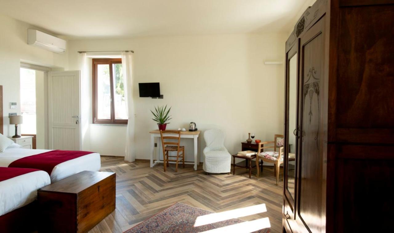 Le Vecchie Persiane - Bed & Breakfast Diano dʼAlba エクステリア 写真